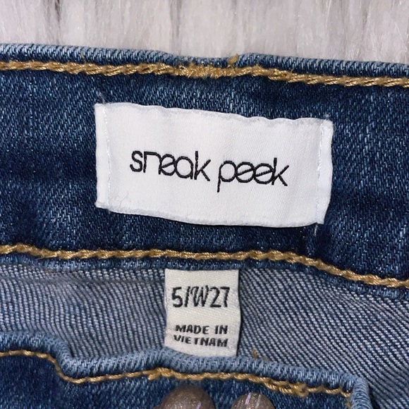 Sneak Peek Jeans - Picture 4 of 5